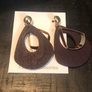 NWT Brown and Gold Dangling Earrings